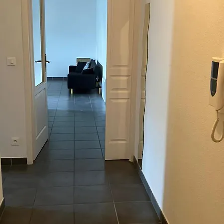 Spacieux T3 Climatisé Avec Terrasse à - Fr-1-472-213