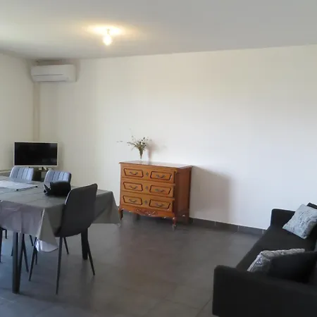 Spacieux T3 Climatisé Avec Terrasse à - Fr-1-472-213 *